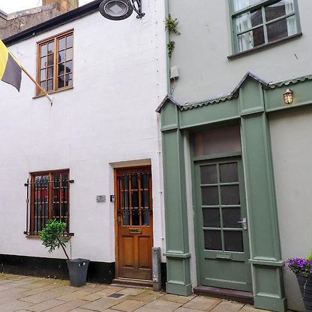 Hole In The Wall Caernarfon Exterior photo