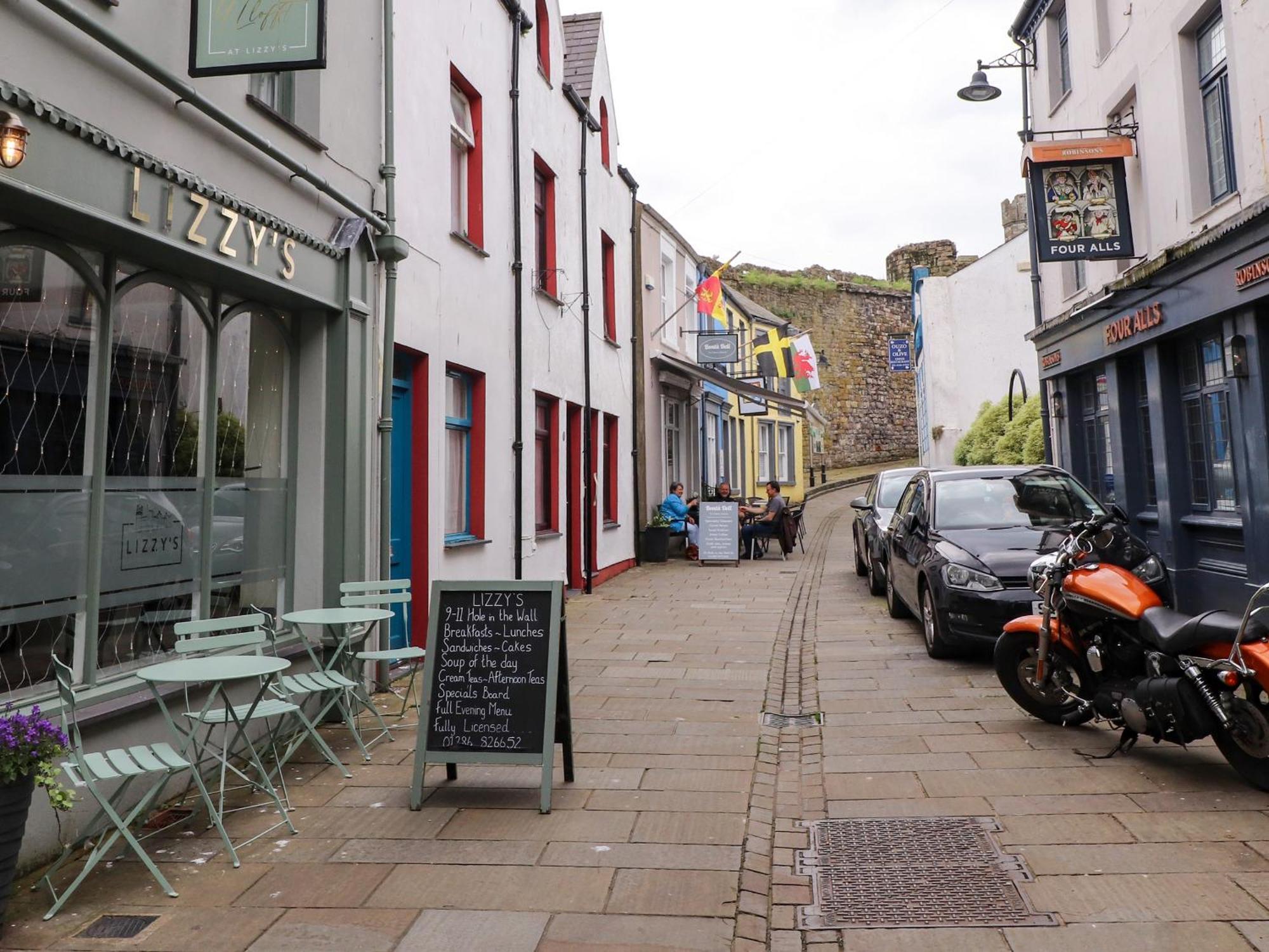 Hole In The Wall Caernarfon Exterior photo